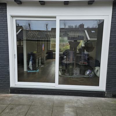 Kunststof schuifpui geplaatst in een woning in Gytsjerk