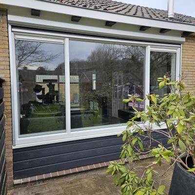 Kunststof kozijnen geplaatst in een woning in Gytsjerk