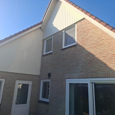 Kunststof kozijnen, deuren, schuifpuien en horren geplaatst in Moddergat
