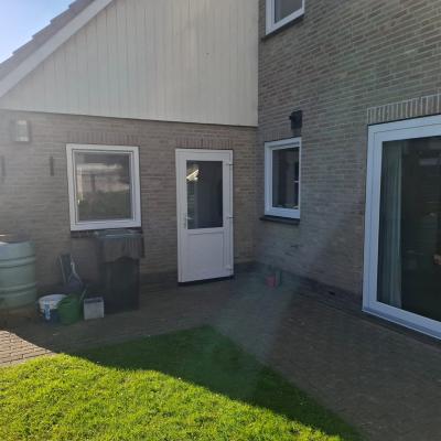 Kunststof kozijnen, deuren, schuifpuien en horren geplaatst in Moddergat
